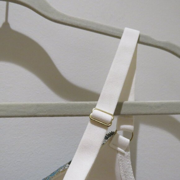 TORRID Plunge Push Up Bra Bustier in White Teal Lace Romantic - Size 40C - Picture 9 of 13